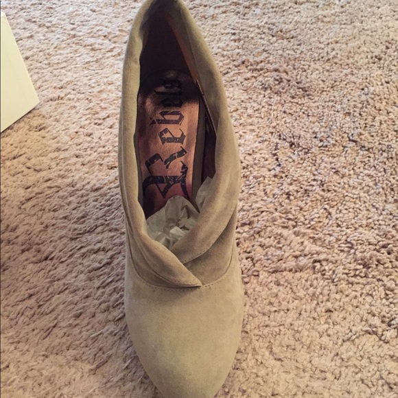 Rebels Willow Bootie Tan Suede NWT - Picture 5 of 8
